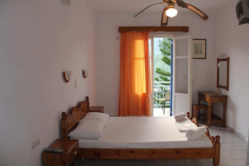 Theodora Studios Yénion Room photo