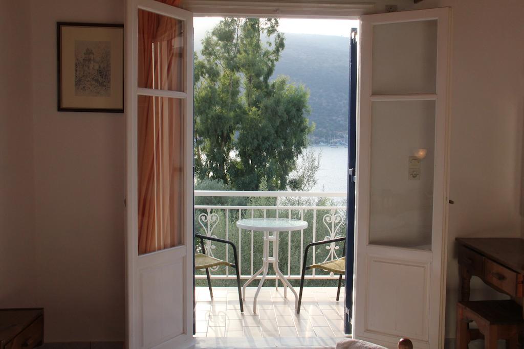 Theodora Studios Yénion Room photo