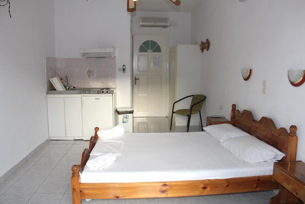 Theodora Studios Yénion Room photo