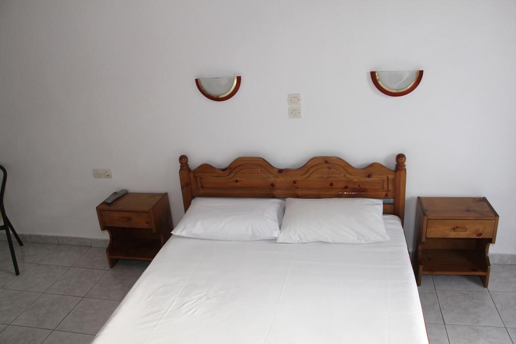 Theodora Studios Yénion Room photo